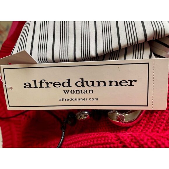 Alfred Dunner Sweater & Necklace Set 1X (303) - Picture 10 of 12